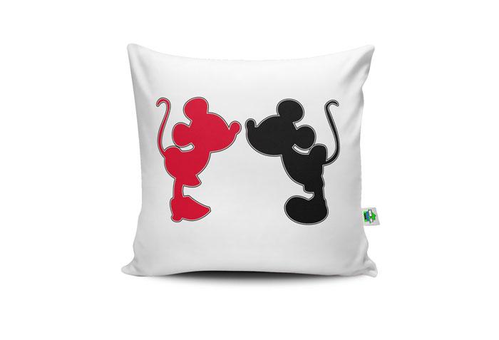Almofada Mickey e Minnie Beijando